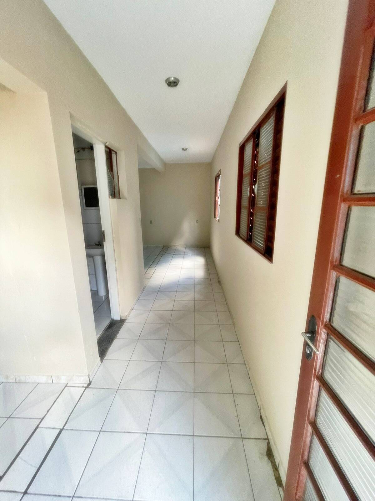 Casa à venda com 1 quarto, 300m² - Foto 6