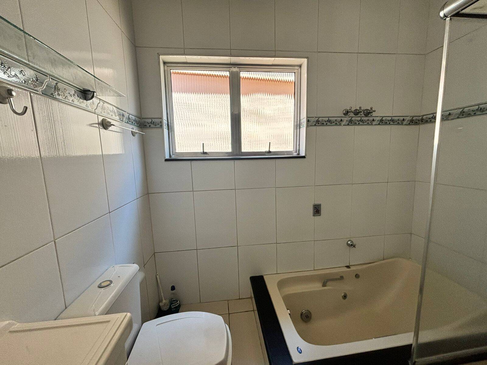 Casa para alugar com 3 quartos, 250m² - Foto 12