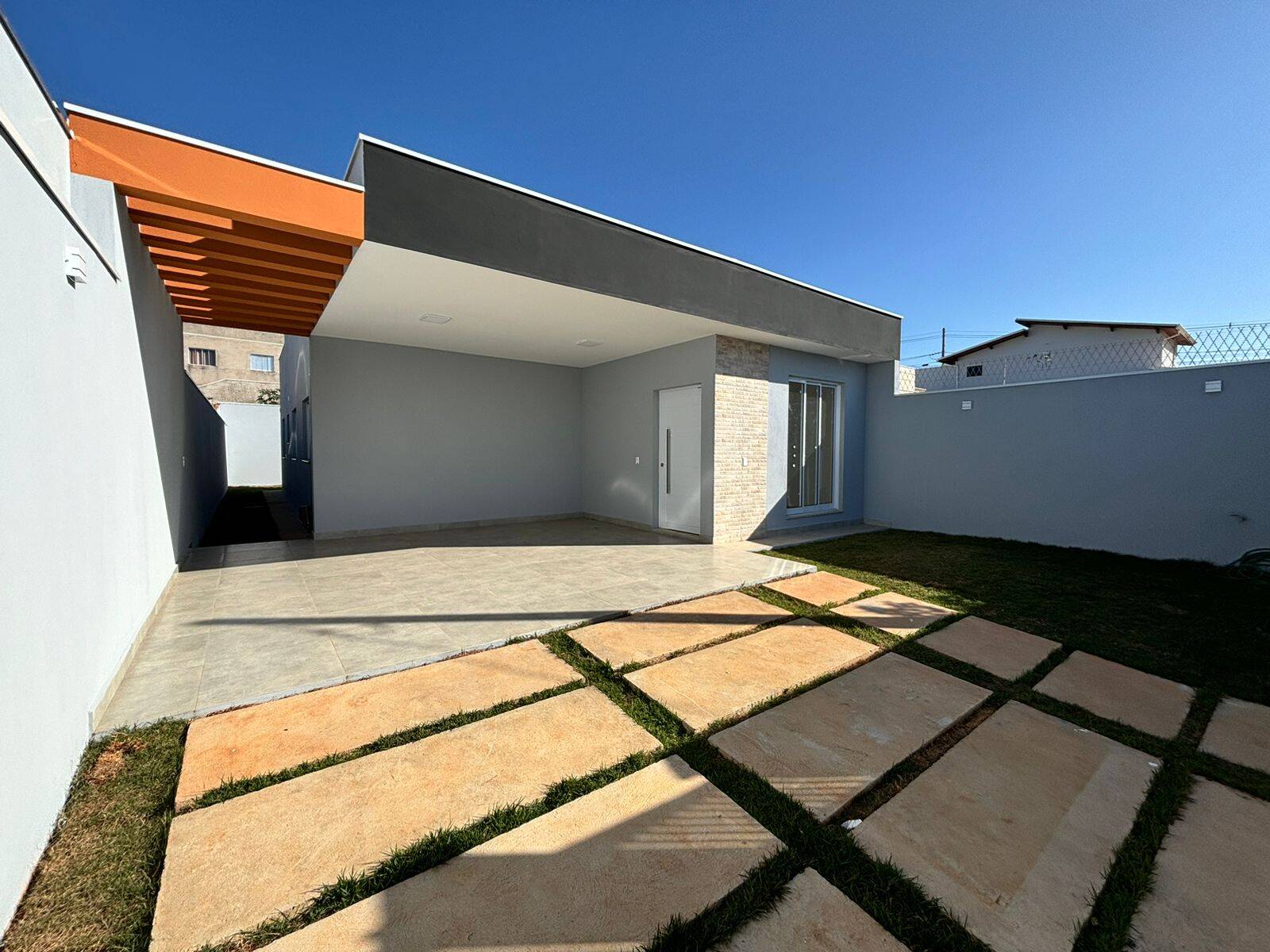 Casa à venda com 3 quartos, 250m² - Foto 2