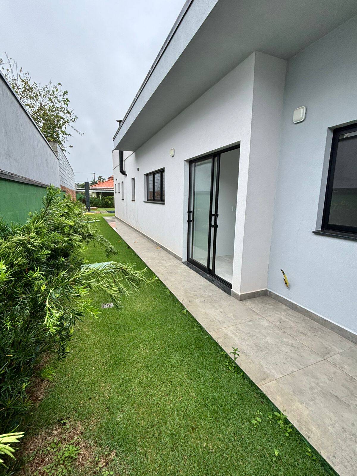 Casa de Condomínio à venda com 4 quartos, 330m² - Foto 2