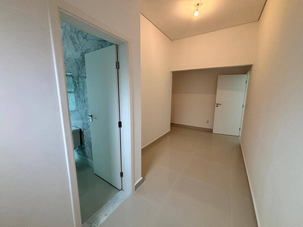 Casa de Condomínio à venda com 4 quartos, 430m² - Foto 2